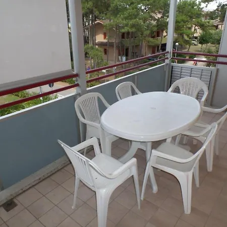In For Five Guests * Μπιμπιόνε