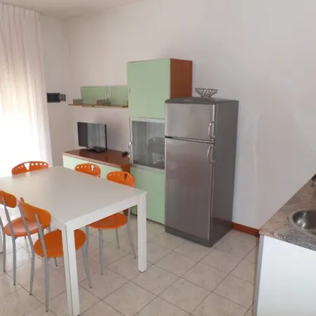 In For Five Guests * Μπιμπιόνε